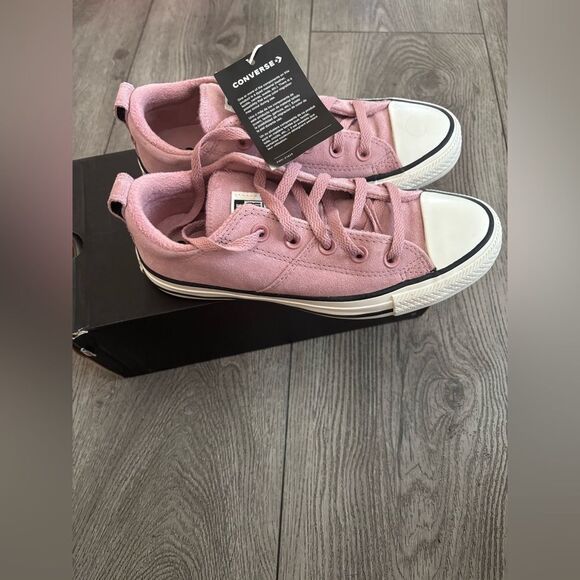 NEW Converse Women's Pink Low Top  Sneakers - Picture 2 of 6